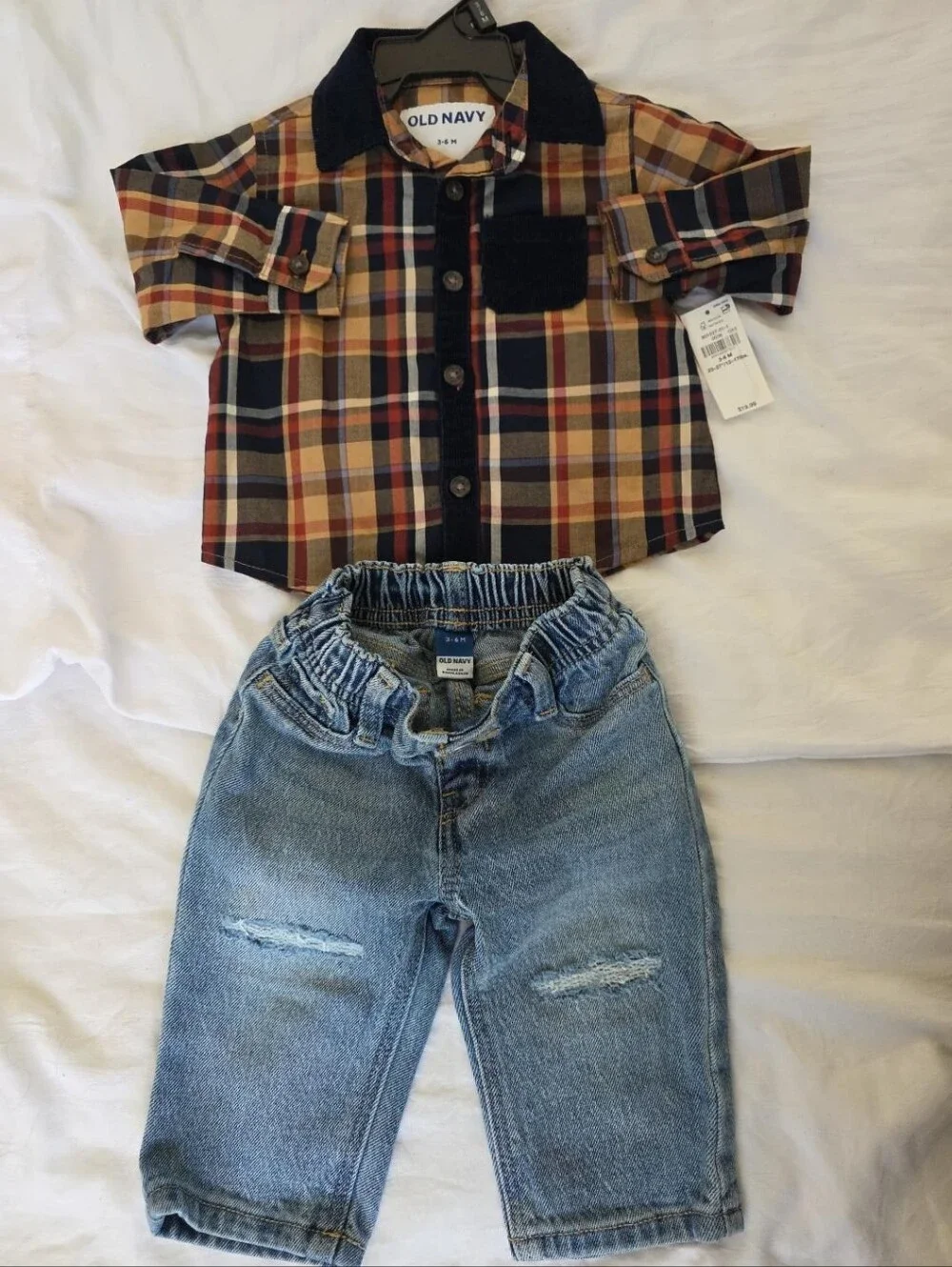 Adorable 5-piece baby boy fall clothing bundle in size 3–6 months. 🍂🤎